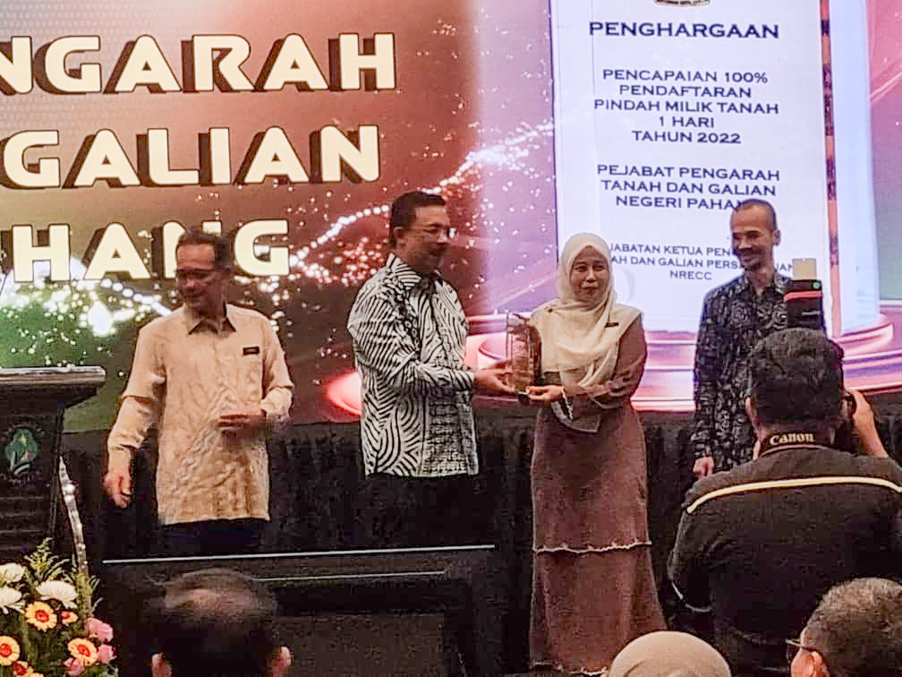Pencapaian Prestasi 100% PMT 1 Hari Pencapaian Prestasi 100% PMT 1 Hari