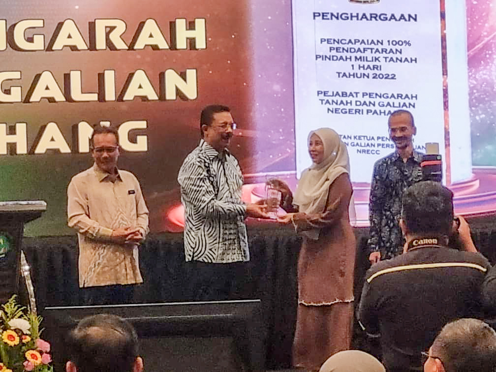 Pencapaian Prestasi 100% PMT 1 Hari Pencapaian Prestasi 100% PMT 1 Hari