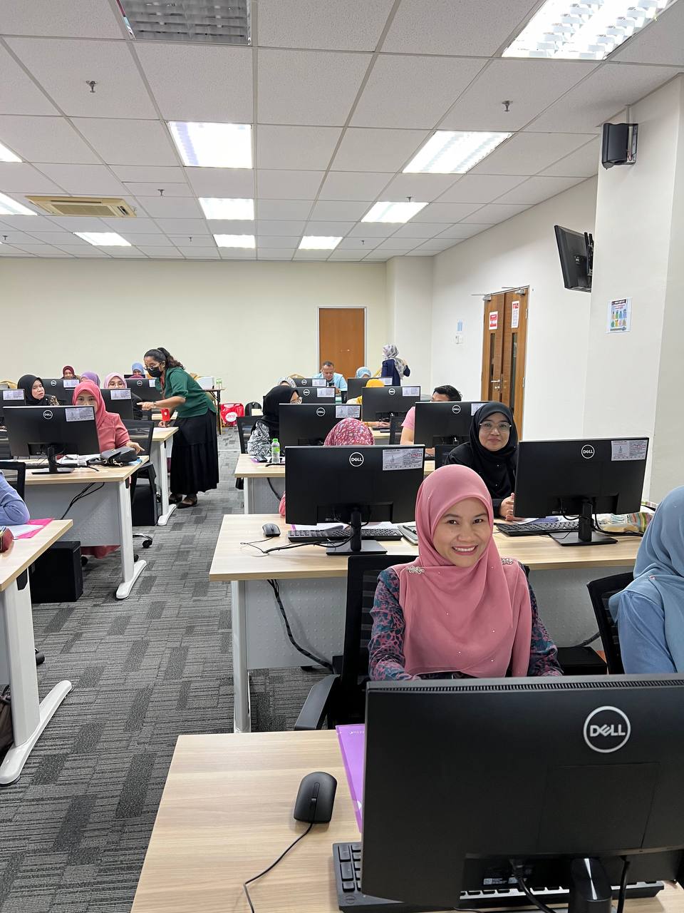 Latihan Sistem e-Strata Latihan Sistem e-Strata