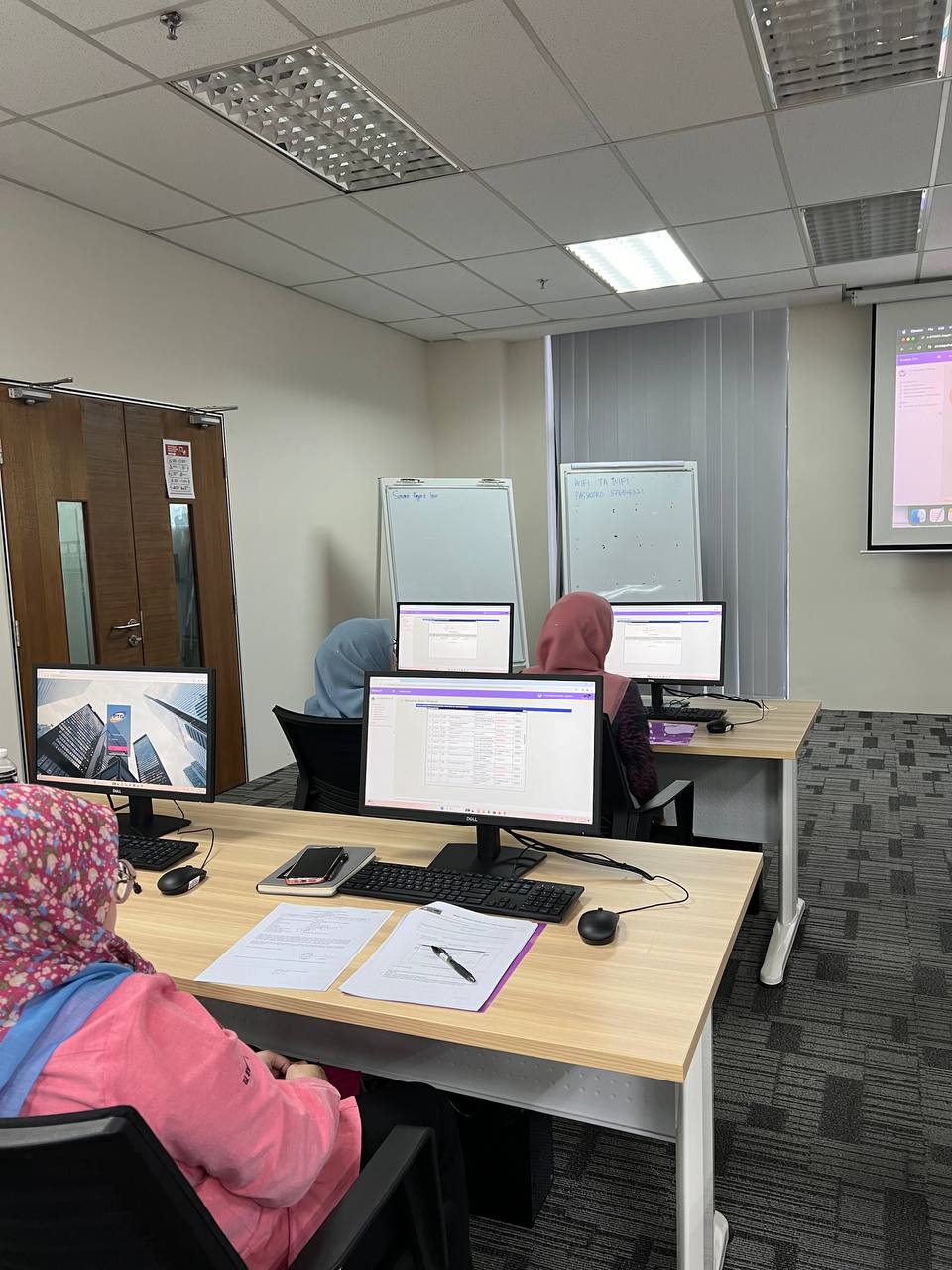 Latihan Sistem e-Strata Latihan Sistem e-Strata