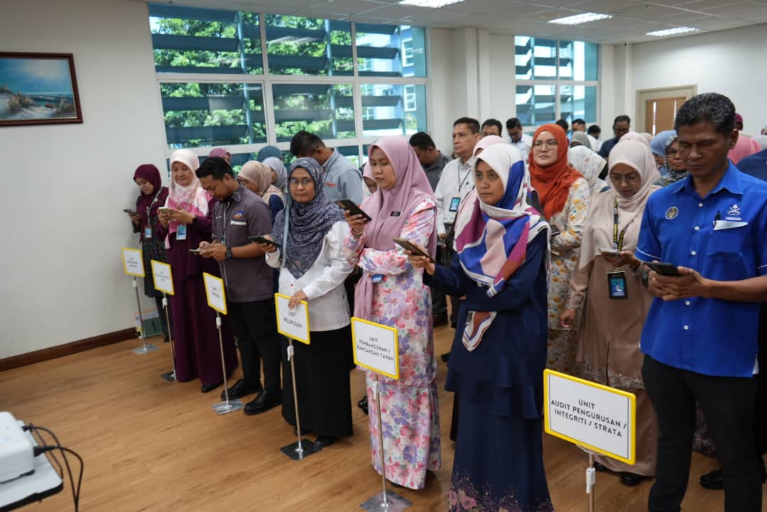 Majlis Perhimpunan Bulanan Oktober 2024 Majlis Perhimpunan Bulanan Oktober 2024