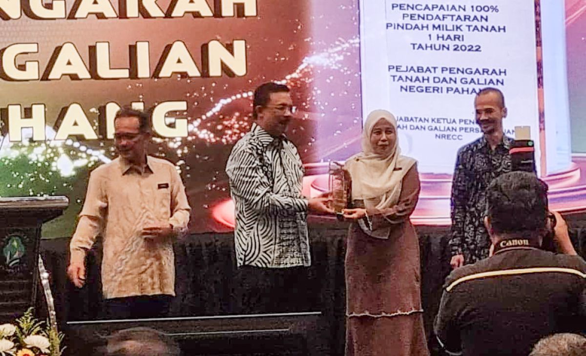 Penghargaan Pencapaian Prestasi 100% Pindahmilik Tanah 1 Hari Bagi Tahun 2022