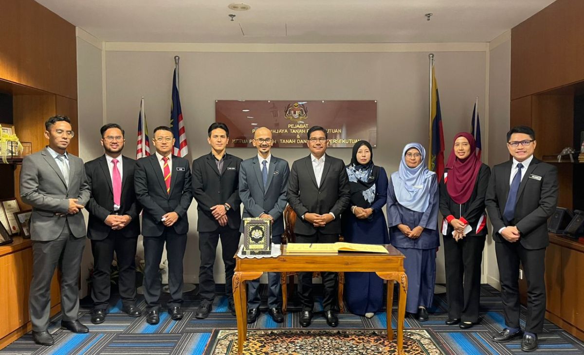 Sesi Kunjungan Hormat Pengarah Tanah Dan Galian Pahang Kepada Ketua Pengarah Tanah Dan Galian Persekutuan