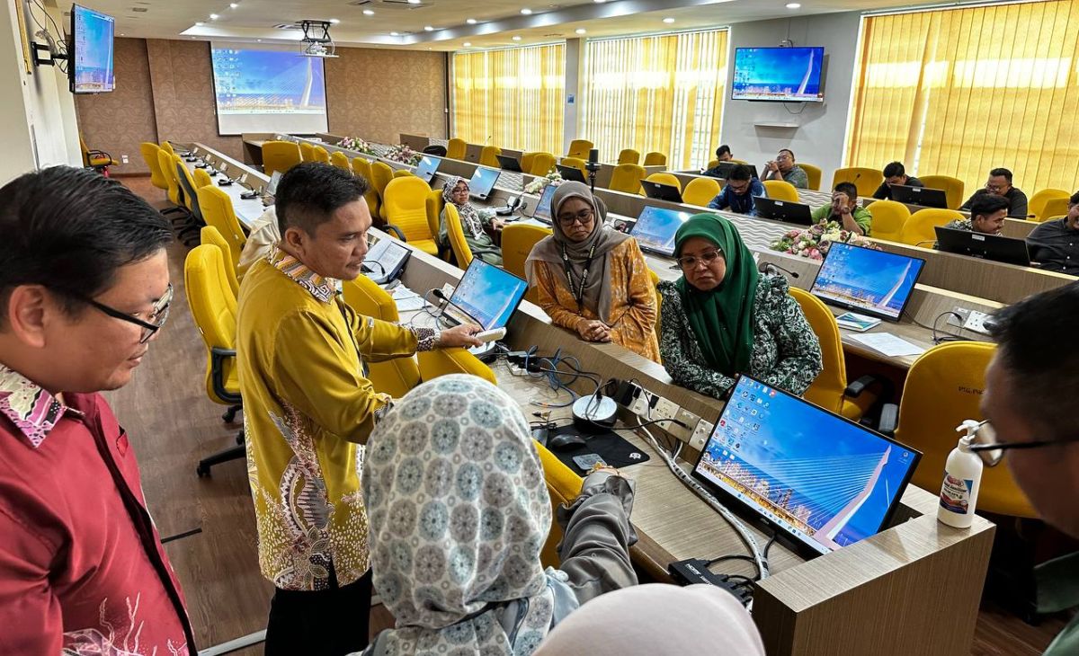Kursus Pengendalian Perkakasan ICT Bagi Pengurusan Mesyuarat