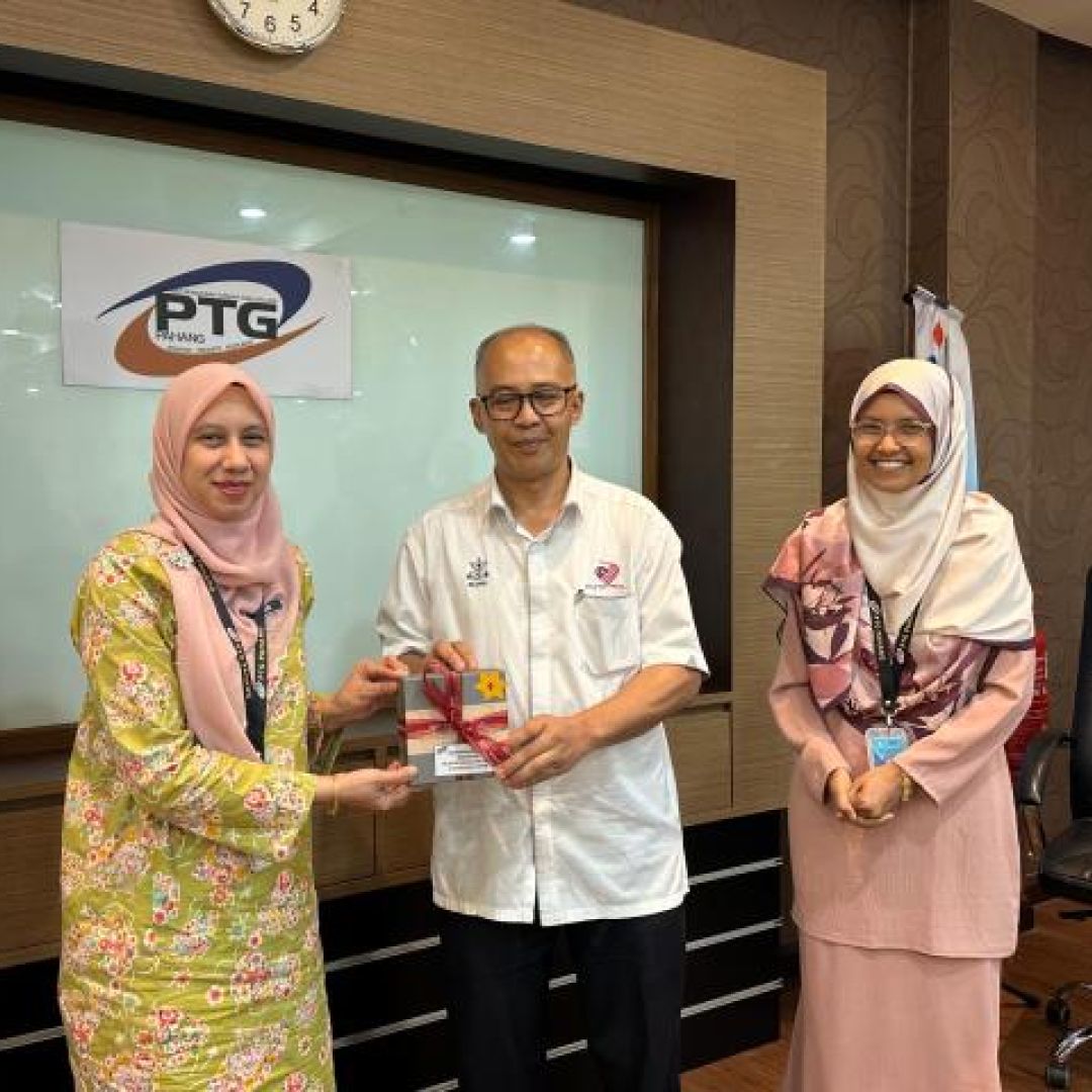 Penyampaian Hadiah Pemenang Kuiz "Celik Kewangan"
